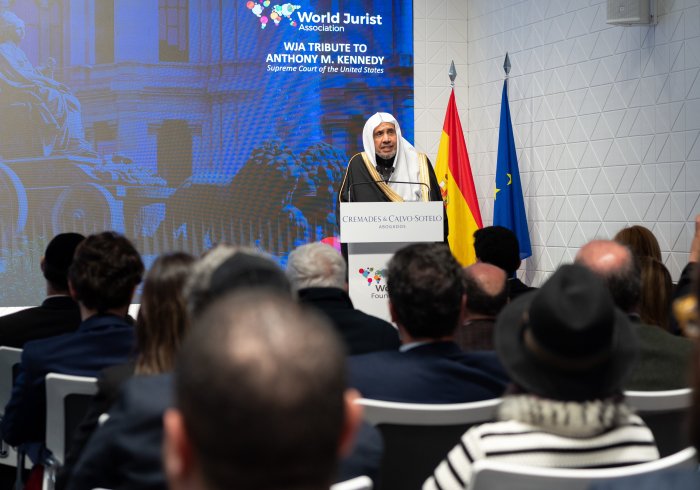 Paralelamente a haber sido convidado como invitado de honor de este año para el diálogo legislativo presidido por Su Majestad el Rey de España, en presencia de varios altos funcionarios ministeriales, jurídicos, legislativos y presidentes de consejos