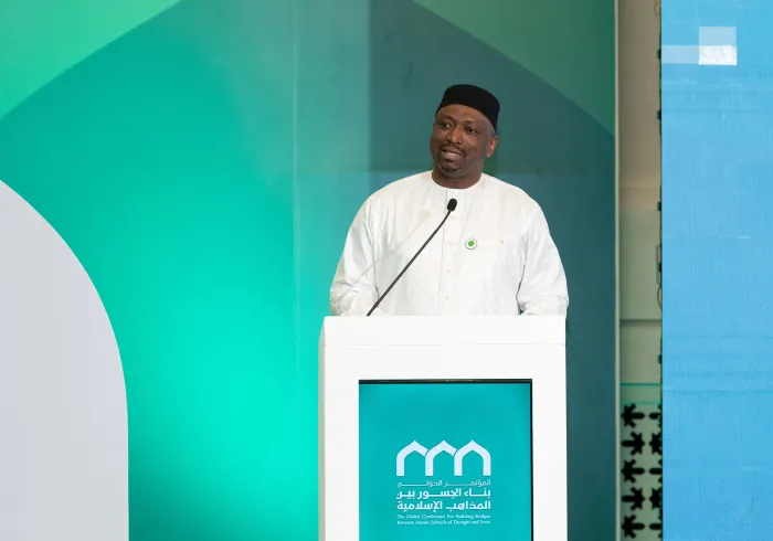 Yang Mulia Sekretaris Jenderal Akademi Fiqih Islam Internasional, Prof. Koutoub Moustapha Sano, dalam pidatonya pada sesi penutupan konferensi: “Membangun Jembatan Antar Mazhab Islam”