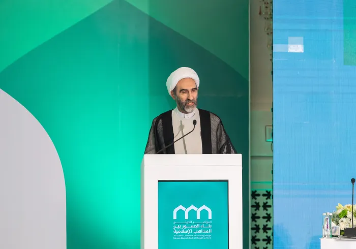Yang Mulia Ayatollah Syekh Ahmed Mobaleghi, Anggota Majelis Pimpinan Ahli di Republik Islam Iran, dalam pidatonya pada sesi pembukaan konferensi: “Membangun Jembatan Antar Mazhab Islam”: