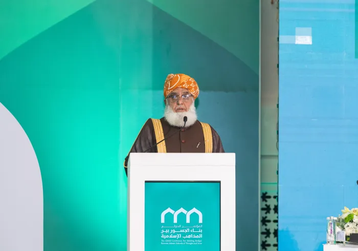 Yang Mulia Amir Asosiasi Ulama Islam di Republik Islam Pakistan, Syeikh Fazl-ur-Rahman bin Mufti Mahmoud, dalam pidatonya pada sesi pembukaan konferensi: “Membangun Jembatan Antar Mazhab Islam”