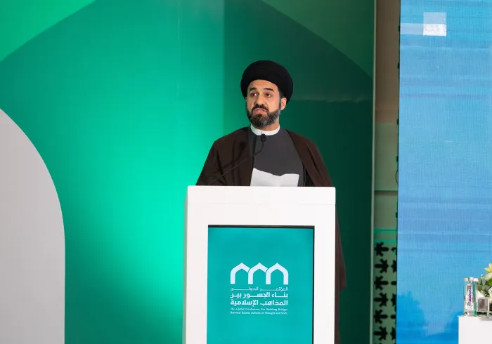 Yang Mulia Ketua Dar Al-Ilm Imam Al-Khoei di Irak, Dr. Sayyed  Jawad Al- Khoei, dalam pidatonya pada sesi pembukaan konferensi: “Membangun Jembatan Antar Mazhab Islam”: