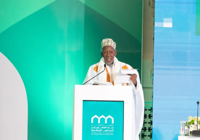 Yang Mulia Presiden Uni Islam Afrika, Syekh Mohammed Al- Mahi bin Sheikh Ibrahim Nias, dalam pidatonya pada sesi pembukaan konferensi: “Membangun Jembatan Antar Mazhab Islam”: