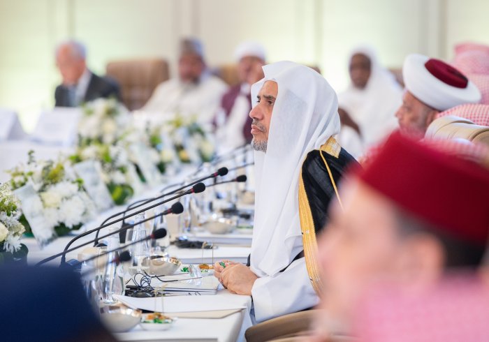 ‏كبارُ فقهاء العالم الإسلامي يعقِدون الجلسة الختامية لأعمال المجمع الفقهي الإسلامي، بمدينة الرياض، ويستعِدُّون لإعلان ما سيصدر عنهم من قرارات وبيانات عقب الانتهاء من مداولاتهم الفقهيّة المسبوقة بالبحوث العلمية المقدمة لأعمال هذا الاجتماع