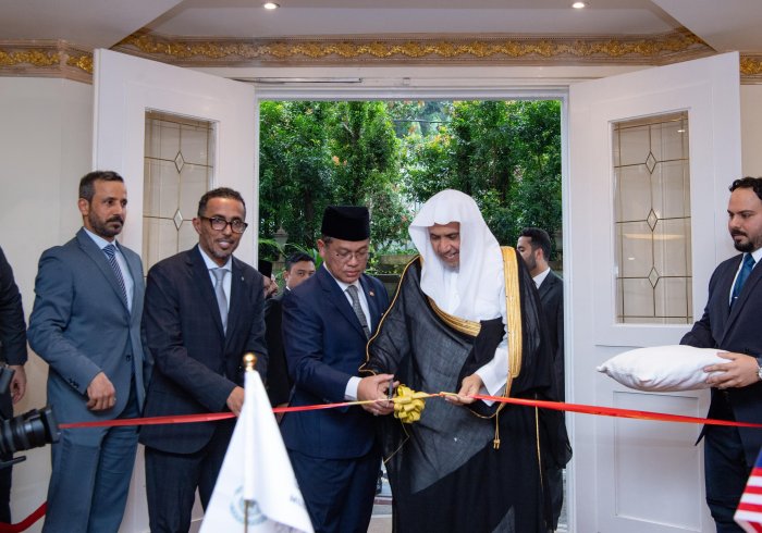‏دشّنَ معالي الأمين العام، رئيس هيئة عُلماء المسلمين الشيخ د. ⁧‫محمد العيسى‬⁩، ومعالي الوزير في رئاسة الوزراء للشؤون الدينية الماليزي، المقر الجديد لـ ⁧‫رابطة العالم الإسلامي‬⁩ في العاصمة كوالالمبور.