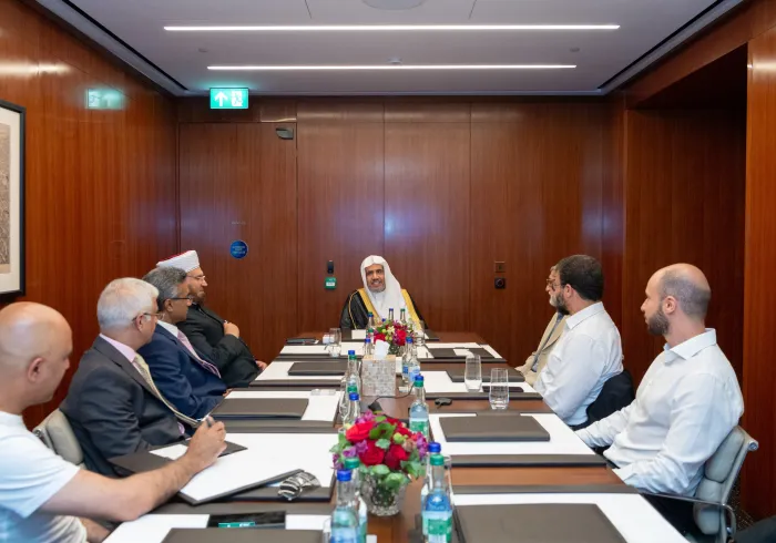 À Londres, cheikh Mohammed Alissa, Secrétaire général de la Ligue islamique mondiale et président de l'Organisation des savants musulmans, a rencontré les responsables islamiques britanniques.