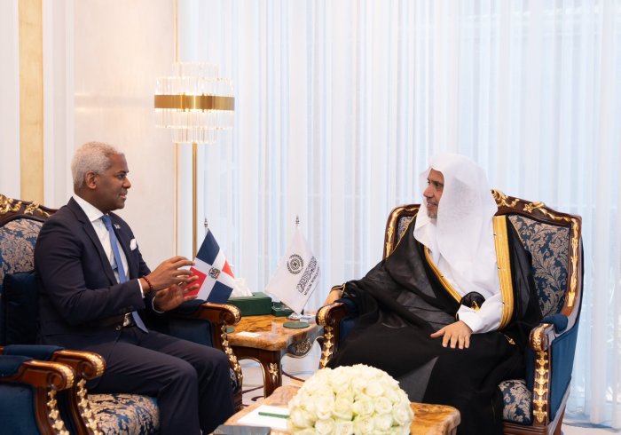 Yang Mulia Sekretaris Jenderal LMD, Ketua Organisasi Ulama Muslim, Syekh Dr. Mohammed Alissa, bertemu dengan Yang Mulia Duta Besar Republik Dominika untuk Kerajaan Arab Saudi