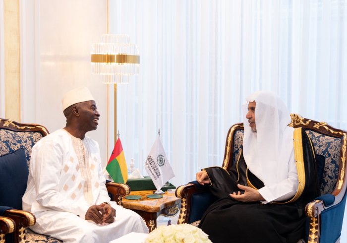Yang Mulia Sekretaris Jenderal LMD, Ketua Organisasi Ulama Muslim, Syekh Dr. Mohammed Alissa  , bertemu dengan Yang Mulia Duta Besar Luar Biasa dan Berkuasa Penuh Republik Guinea-Bissau untuk Kerajaan Arab Saudi
