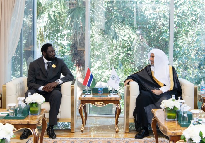 Yang Mulia Sekretaris Jenderal LMD, Ketua Organisasi Ulama Muslim, Syekh Dr. Mohammed Alissa  bertemu dengan Yang Mulia Menteri Luar Negeri Republik Gambia, Dr. Mamadou Tangara