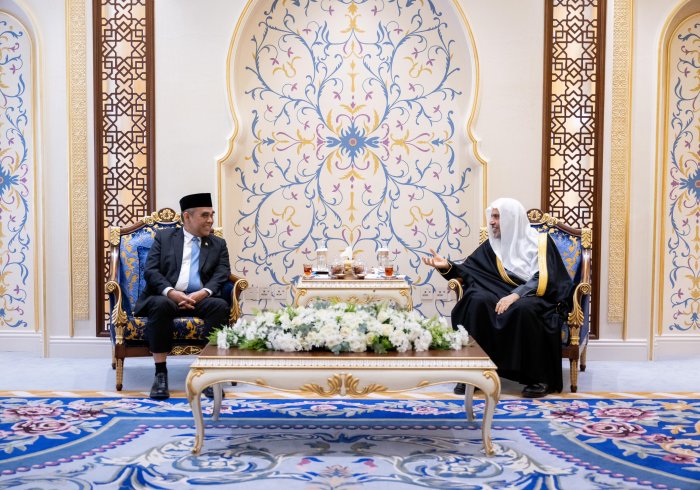 His Excellency Mr. Ahmad Muzani, Speaker of the People's Consultative Assembly and Secretary-General of the Great Indonesia Movement Party, visited the headquarters of the Muslim World League (MWL) in Makkah