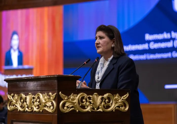 La generala Nigar Johar Khan, la primera mujer paquistaní en alcanzar el grado de teniente general en el ejército de Pakistán, durante la conferencia de la Liga del Mundo Islámico: EducacionDeNiñas en las sociedades musulmanas, desde la capital paquistaní, Islamabad: