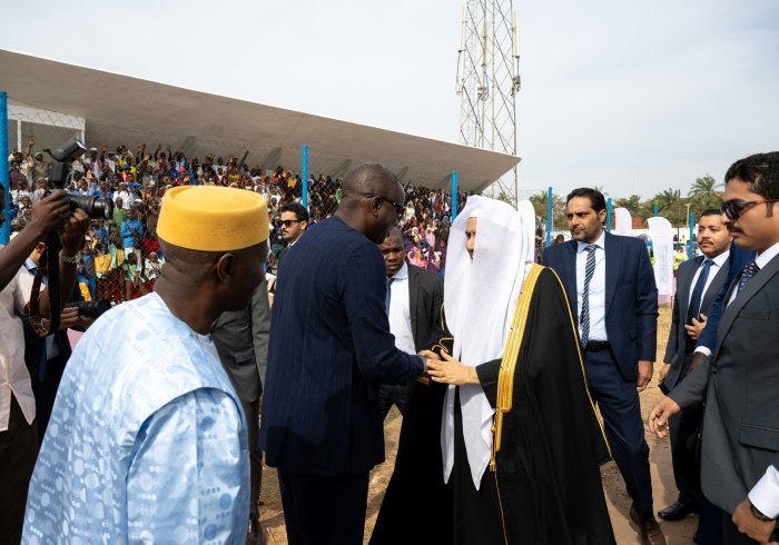معالي الأمين العام، رئيس هيئة علماء المسلمين، فضيلة الشيخ د.⁧‫محمد العيسى‬⁩‬⁩، يدشن المسابقةَ القرآنية "تيجان النور" التي تنظمها ⁧‫رابطة العالم الإسلامي‬⁩ على مستوى الجمهورية