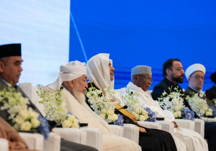 His Excellency Sheikh Abdallah bin Mahfudh ibn Bayyah, Chairman of the UAE Council for Fatwa, Member of the Supreme Council of the Muslim World League, and Member of the Islamic Fiqh Council