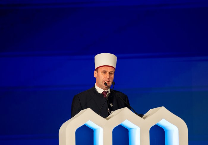 Le Grand imam, Président du Comité des savants et Mufti général de la République d’Albanie,  cheikh Bujar Spahiu, lors de l’inauguration de la deuxième édition de la Conférence ConstruireDesPontsEntreLesÉcoles