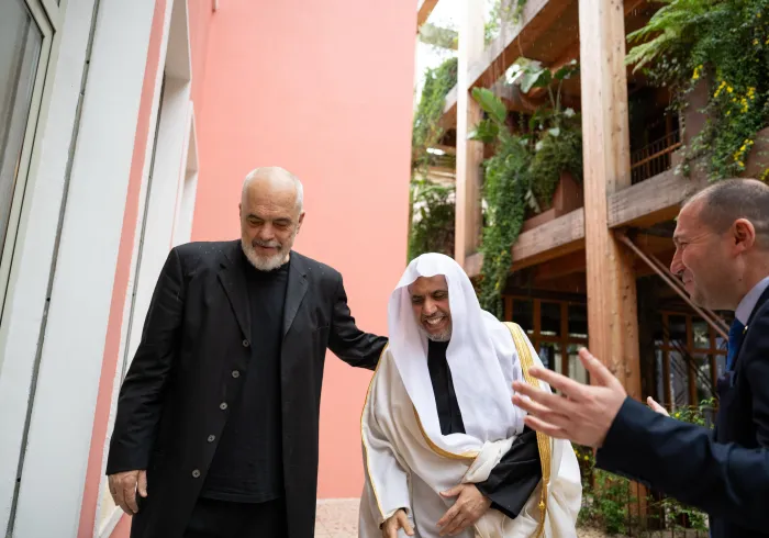 Le Premier ministre albanais, M. Edi Rama, a accueilli au siège de la Primature le Secrétaire général, Président de l’Organisation des savants musulmans, cheikh Mohammed Alissa