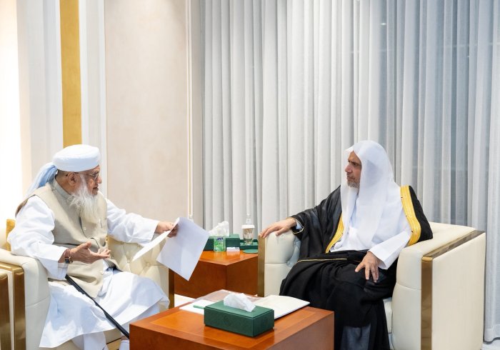 This evening, His Excellency Sheikh Dr. Mohammed Alissa, Secretary-General of the MWL and Chairman of the Organization of Muslim Scholars, met with His Excellency, Shaikh Khalil-ur-Rahman Sajjad Nomani, Rector of Darul Uloom University in India.