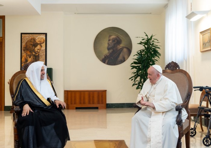 His Excellency Sheikh Dr. Mohammed Al-Issa, Secretary-General of the Muslim World League extended heartfelt condolences to His Eminence Cardinal Pietro Parolin, Prime Minister and Secretary of State of the Vatican