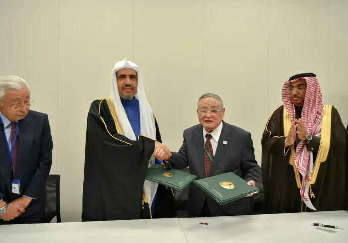Un accord officiel avec les autorités japonaises signé par le SG, Dr. Mohamed ALISSA, donnant à la LIM le droit exclusif de superviser la nourriture halal au Japon