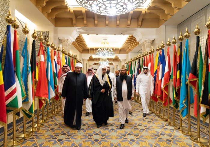 L’arrivée des hautes personnalités à la réunion du Haut-Conseil de la Ligue Islamique Mondiale.
