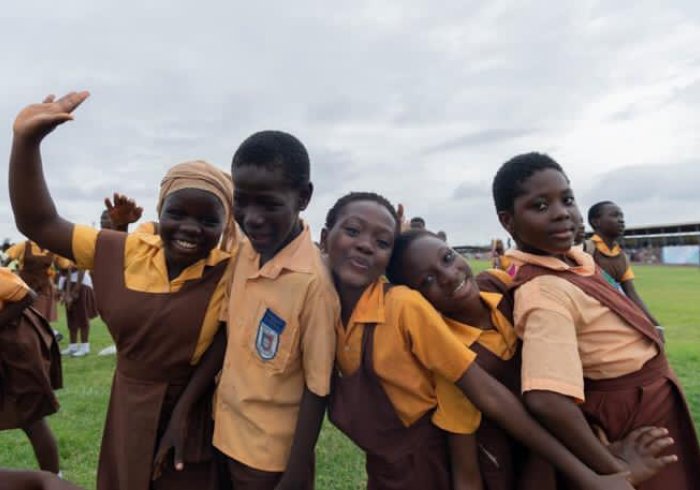 Les enfants sont le fondement de notre avenir. La LIM soutient plus de 50,000 orphelins dans le monde, en leur fournissant éducation, nourriture et abri.