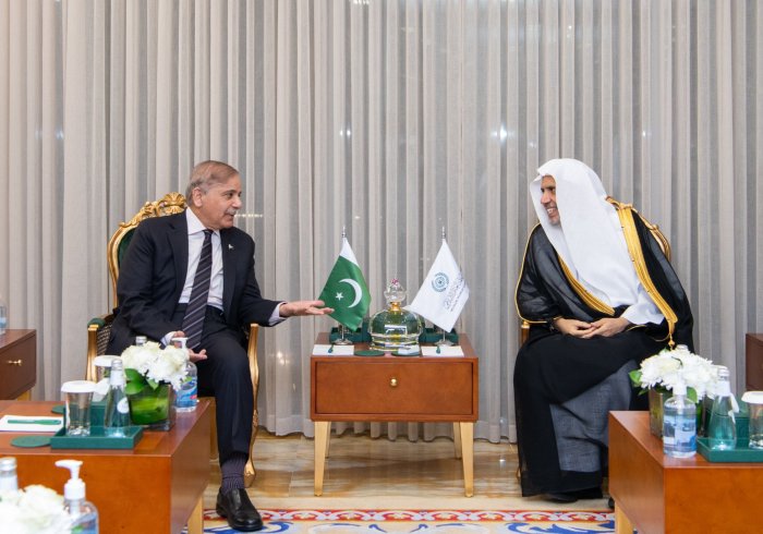 Yang Mulia Perdana Menteri Republik Islam Pakistan, Tuan Muhammad Shehbaz  , mengunjungi Liga Muslim Dunia dan bertemu dengan Yang Mulia Sekretaris Jenderal LMD, Ketua Organisasi Ulama Muslim, Syekh Dr. Mohammed Alissa 