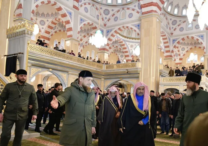 فخامة الرئيس الشيشاني يدعو معالي الشيخ د. محمد العيسى ليُلقي خطبة الجمعة في الجامع الكبير بالعاصمة غروزني