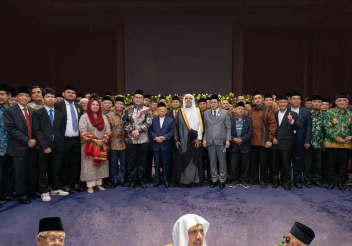 اقاي دکتر شيخ محمد العیسی با علمای اندونزی دیدار کرد و با آنان درباره شماری از مسائل پرمباحثه در عرصه جهان اسلام به گفت‌وگو پرداخت