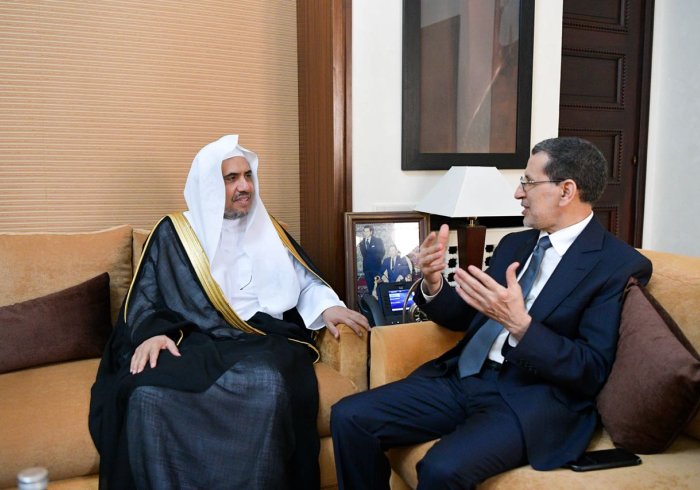 صورة تذكارية للدكتور العيسى مع الدكتور العثماني