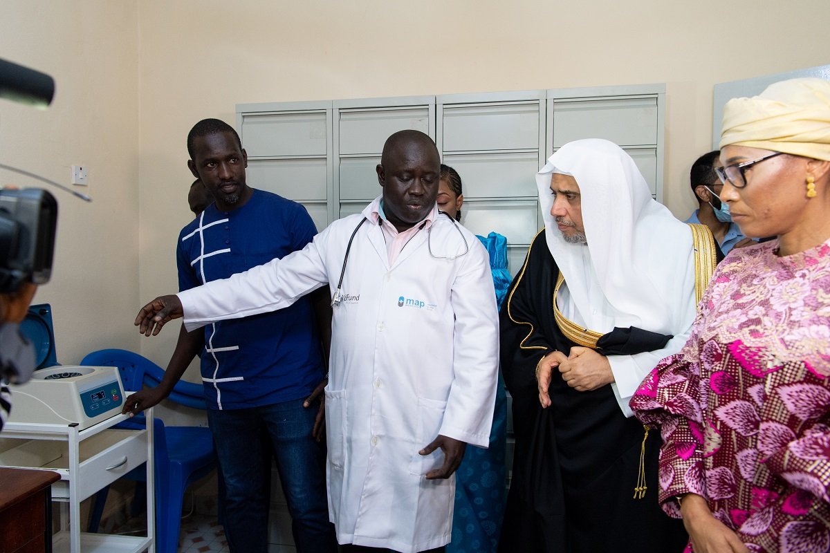 تحتوي المنشأة على أحدث التجهيزات والكوادر، مسهمة في تعزيز الرعاية الصحية لشعب غامبيا.
