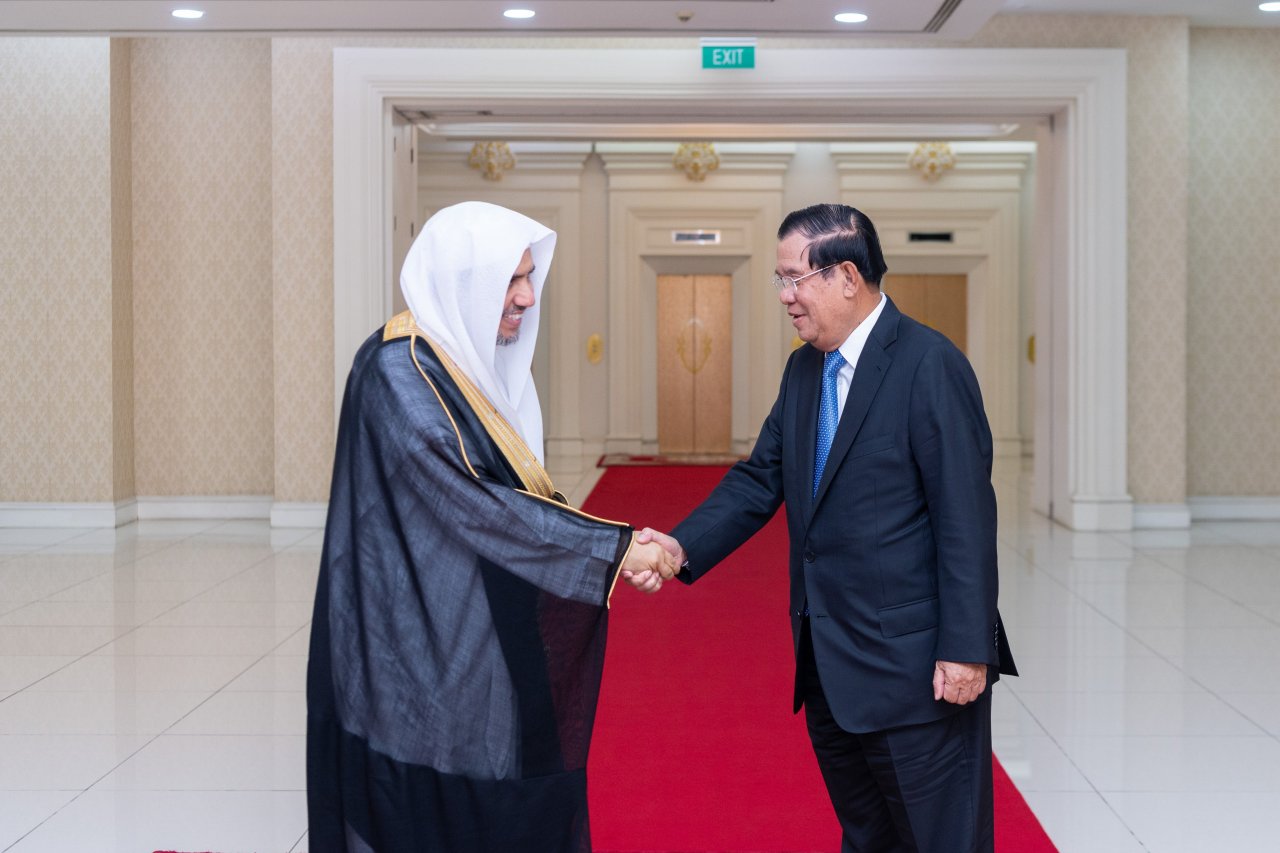 استقبل دولة رئيس وزراء مملكة كمبوديا، السيد هون سين، معالي الشيخ د. محمد العيسى