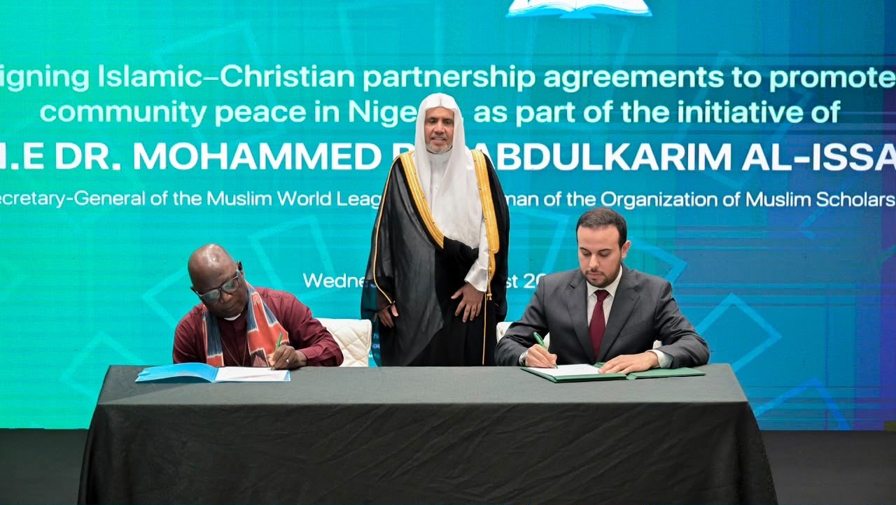 MWL Secretary-General Witnesses Roundtable Meeting of Muslim and Christian Leaders in Nigeria and the Signing of Agreements