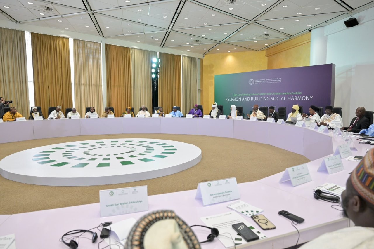 MWL Secretary-General Witnesses Roundtable Meeting of Muslim and Christian Leaders in Nigeria and the Signing of Agreements