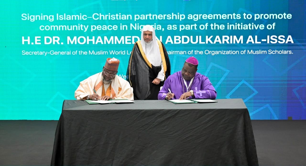 MWL Secretary-General Witnesses Roundtable Meeting of Muslim and Christian Leaders in Nigeria and the Signing of Agreements