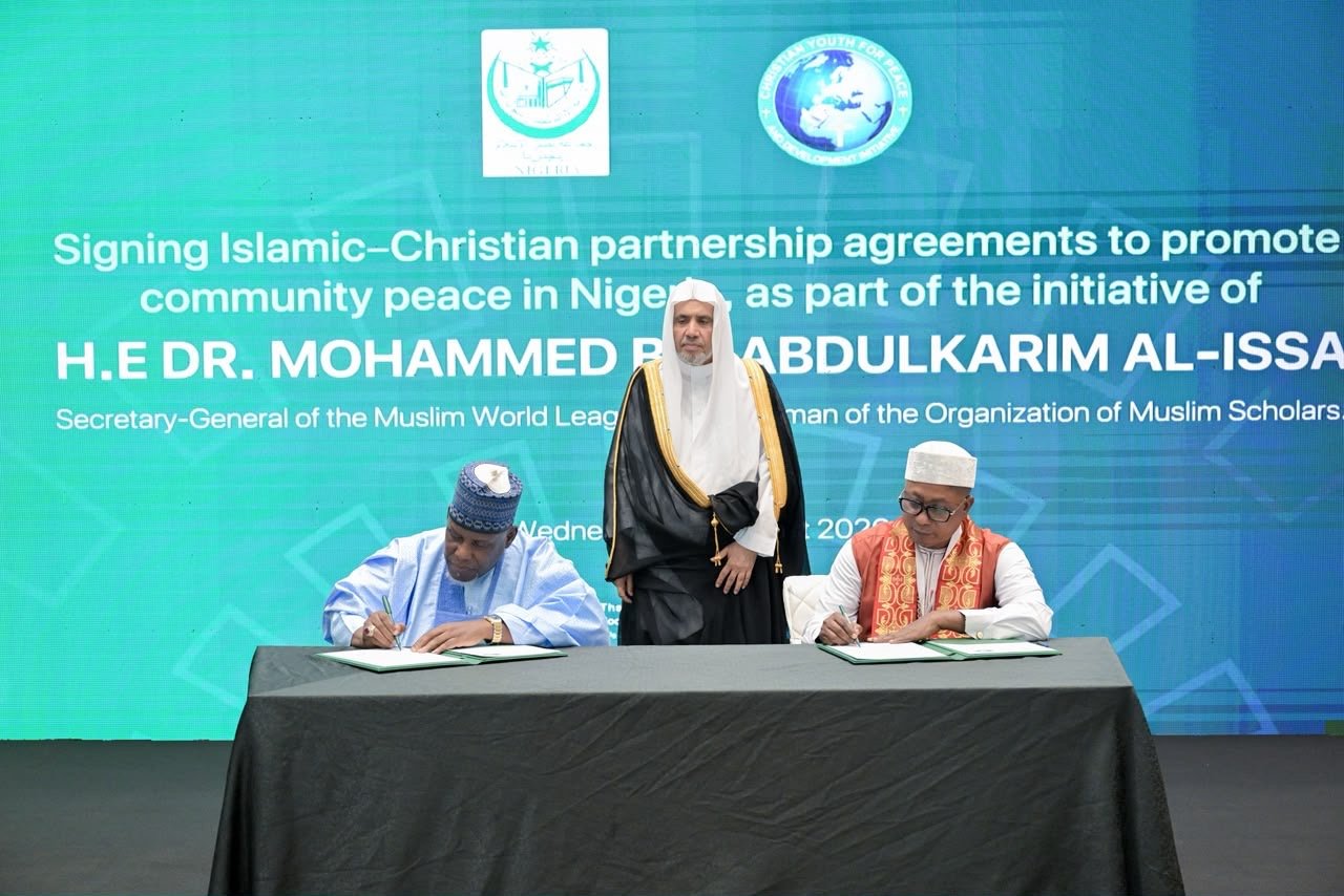 MWL Secretary-General Witnesses Roundtable Meeting of Muslim and Christian Leaders in Nigeria and the Signing of Agreements