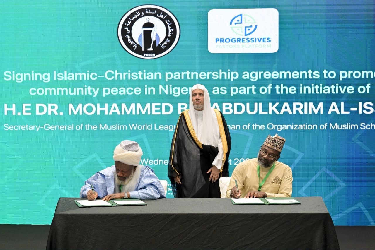 MWL Secretary-General Witnesses Roundtable Meeting of Muslim and Christian Leaders in Nigeria and the Signing of Agreements