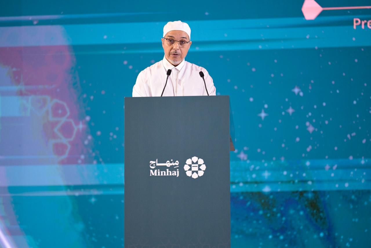 “Minhaj” merupakan yang pertama dari jenisnya dalam sejarah Islam dengan payung otoritas syar’i yang begitu luas, yang menaungi para ulama umat Islam, anggota Majelis, Badan, dan Dewan yang berafiliasi dengan Liga Muslim Dunia