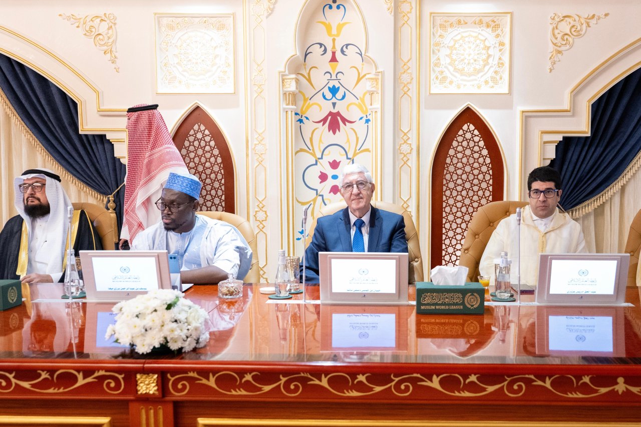 لقطاتٌ من افتتاح معالي الأمين العام رئيس هيئة علماء المسلمين الشيخ د. محمد العيسى، أعمال:"الملتقى الدولي للإعجاز العلمي في القرآن والسنة"، -بعد ظهر اليوم- بمكة المكرمة، وإطلاق: "موسوعة الرابطة للإعجاز العلمي في القرآن والسنة":