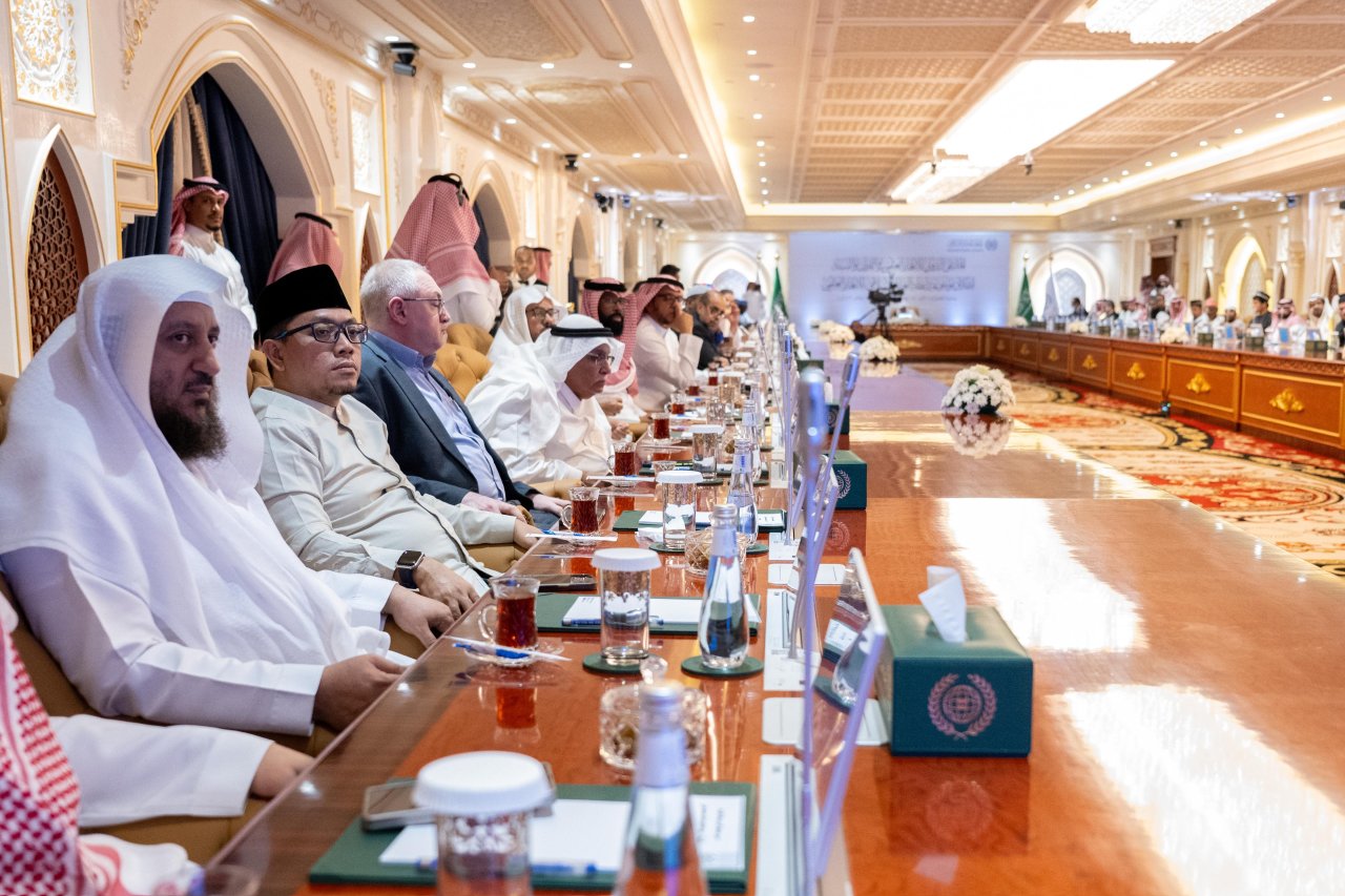 لقطاتٌ من افتتاح معالي الأمين العام رئيس هيئة علماء المسلمين الشيخ د. محمد العيسى، أعمال:"الملتقى الدولي للإعجاز العلمي في القرآن والسنة"، -بعد ظهر اليوم- بمكة المكرمة، وإطلاق: "موسوعة الرابطة للإعجاز العلمي في القرآن والسنة":