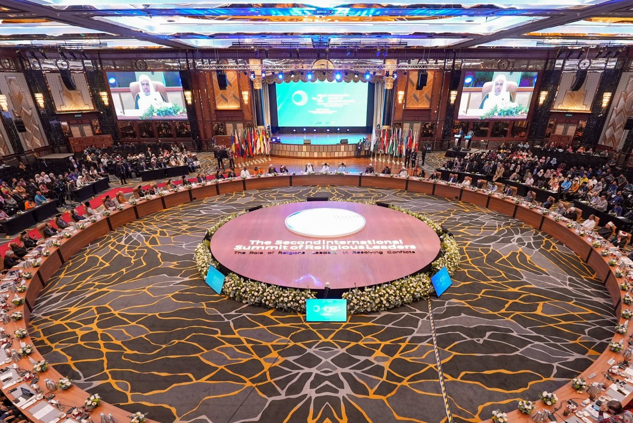 H.E. Dato’ Sri Anwar Ibrahim, Prime Minister of Malaysia and H.E. Sheikh Dr. Mohammed Al-Issa, Secretary-General of the MWL inaugurated the Second International Summit of Religious Leaders, titled “The Role of Religious Leaders in Resolving Conflicts.”