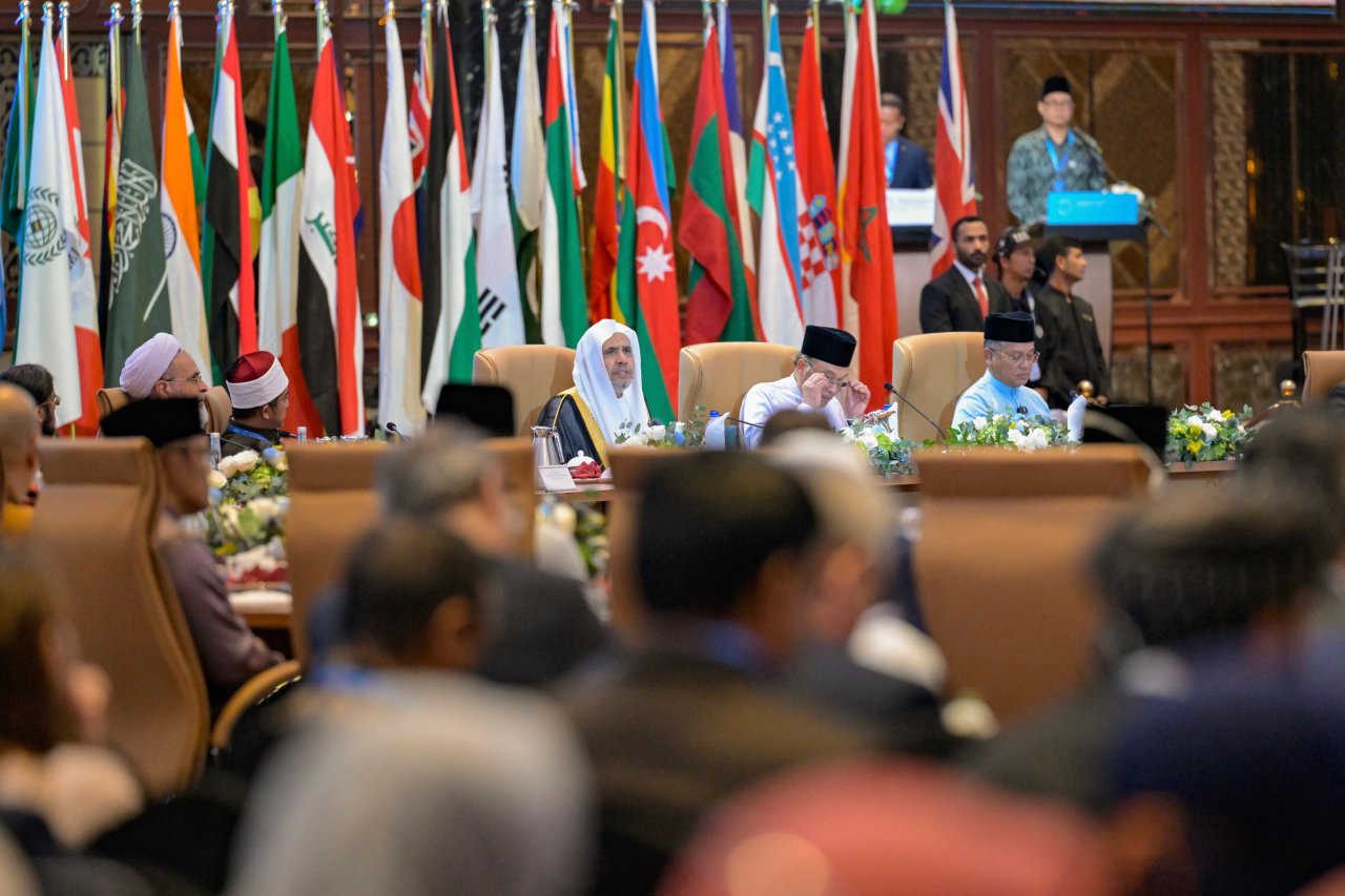 رابطہ عالم اسلامی اور ملائیشین حکومت کی شراکت سے منعقدہ بین الاقوامی سربراہی اجلاس میں دنیا بھر کے 400 ممتاز مذہبی قائدین کی شرکت