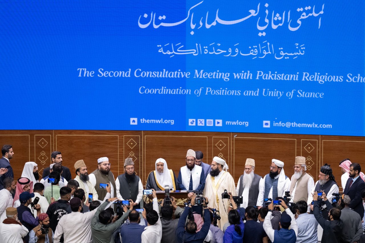 H.E. Sheikh Dr. Mohammed Al-Issa, Secretary-General of (MWL) and Chairman of the Organization of Muslim Scholars, inaugurated the Second Consultative Meeting with Pakistani Religious Scholars: “Coordination of Positions and Unity of Stance.”