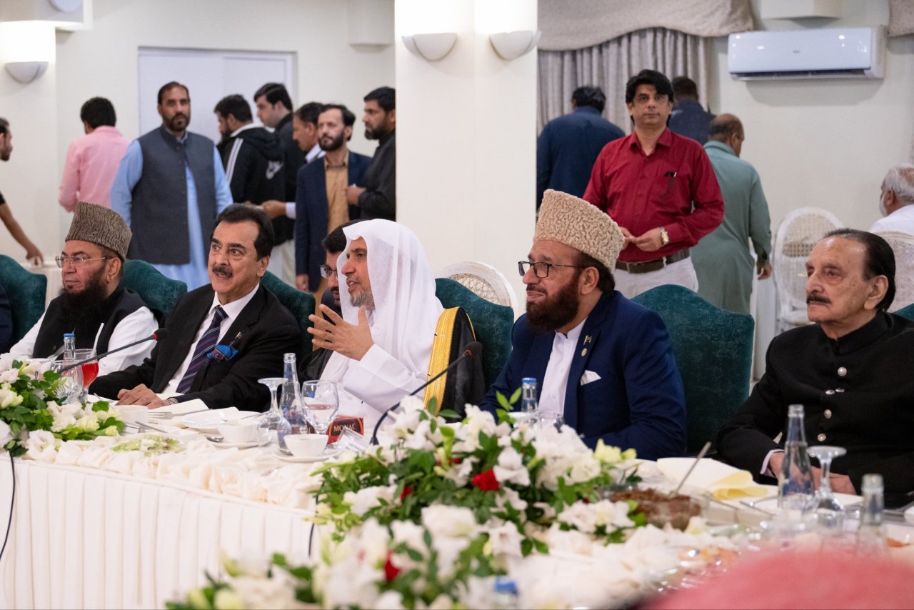Their Eminences, the esteemed scholars of the Islamic Republic of Pakistan, held a dinner banquet in honor of H.E. Sheikh Dr. Mohammed Alissa , Secretary-General of the MWL and Chairman of the Organization of Muslim Scholars, on the occasion of his visit to the capital, Islamabad. The banquet was attended by a number of senior ministerial, parliamentary, and diplomatic figures.