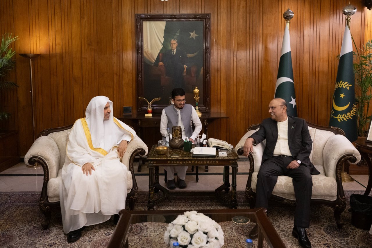 H.E. Mr. Asif Ali Zardari, the President of the Islamic Republic of Pakistan, received H.E. Sheikh Dr. Mohammed Al-Issa, Secretary-General of (MWL) and Chairman of the OMS, at the Presidential Palace in Islamabad, capital of Pakistan.