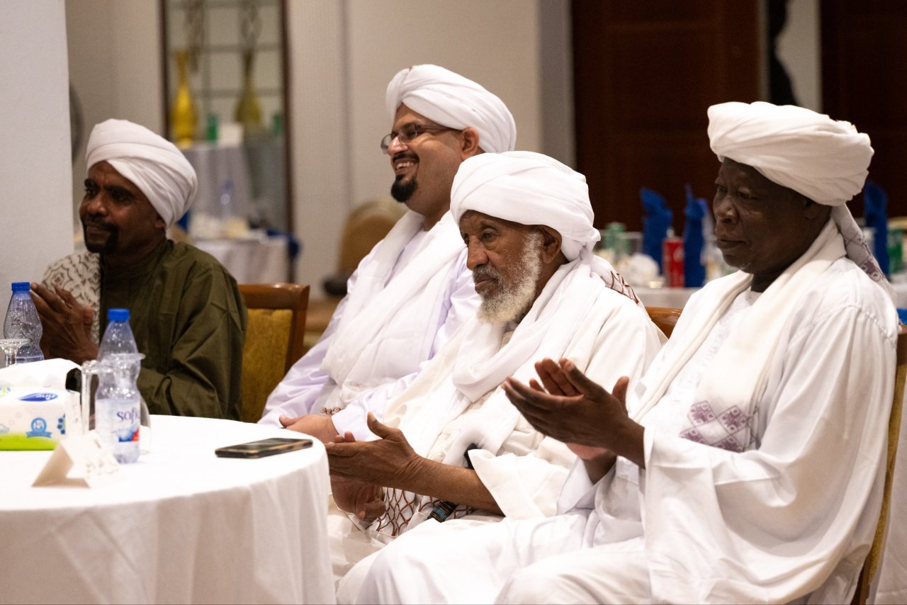 H.E. Sheikh Dr. Mohammed Al-Issa , Secretary-General of the MWL and Chairman of the Organization of Muslim Scholars, met with a delegation of scholars from the Republic of Sudan
