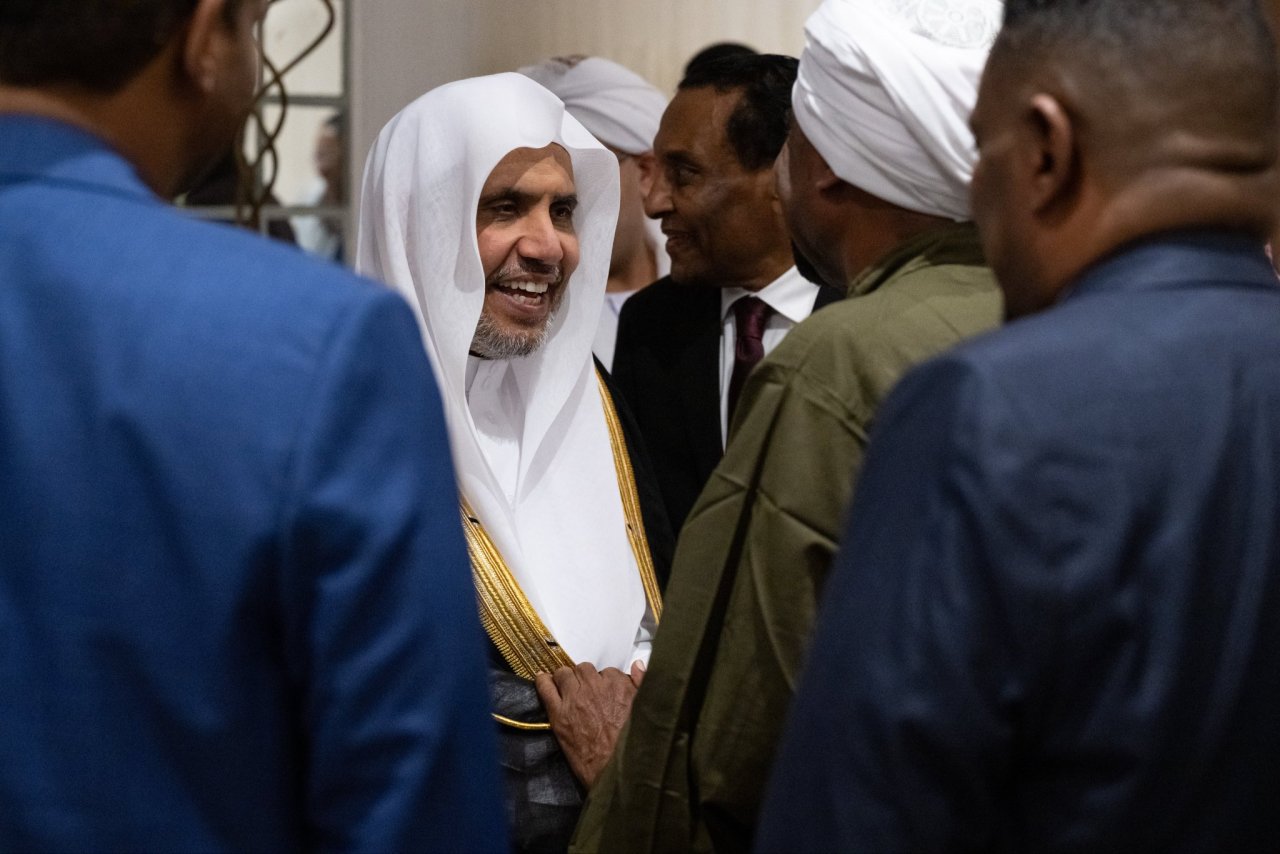 H.E. Sheikh Dr. Mohammed Al-Issa , Secretary-General of the MWL and Chairman of the Organization of Muslim Scholars, met with a delegation of scholars from the Republic of Sudan