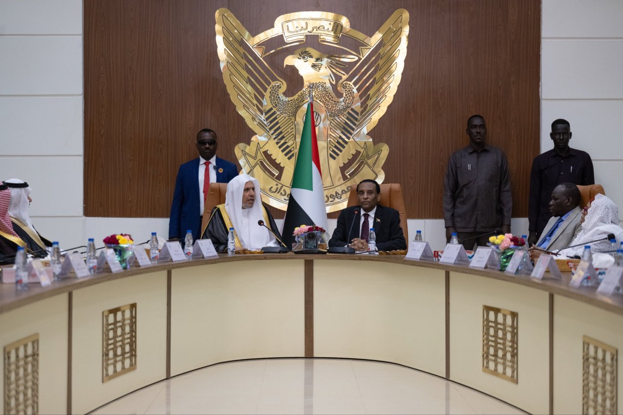 Le Secrétaire Général en Soudan:Coopération et soutien en vue de rétablir les fondements de la stabilité et de la paix,à travers une série de rencontres que cheikh Mohammed Alissa a tenues avec des dirigeants du gouvernement et des délégations de oulémas.