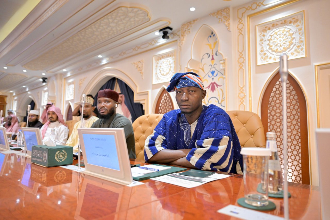 ‏يترجِمُ هذا التنظيم الأدوارَ الكبيرةَ التي تضطلع بها الرابطة في نشر اللغة العربية وتعليمها، بالنظر إلى رمزيّتها ومكانتها الرفيعة في وجدان الشعوب الإسلامية، باعتبارها لسان الوحي، وصوت الحضارة الإسلامية، ومحورًا مهماً في الهُوية.