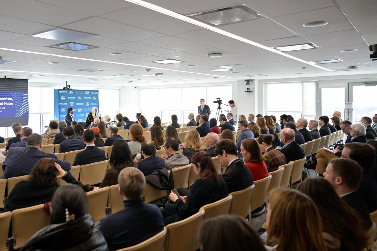 At the Invitation of Its President and in the Presence of Academics and Research Centers    Dr. Al-Issa Delivers a Lecture at George Washington University on “Hatred and Islamic Values Toward Followers of Religions and Ethnicities”