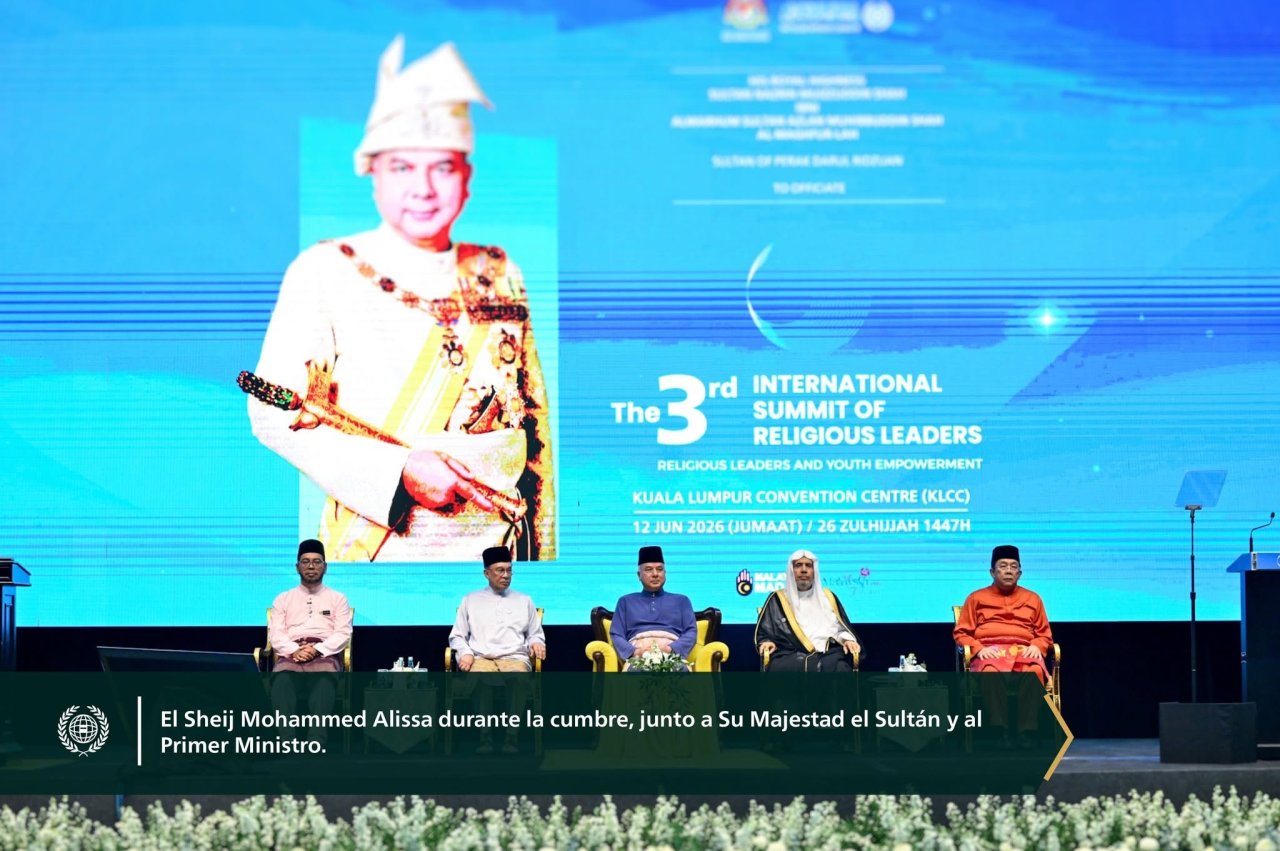 El Sheij Dr. Mohammed Al-Issa pronunció el discurso de apertura de la tercera Cumbre internacional de líderes religiosos, organizada bajo el patrocinio y en presencia de Su Majestad el Sultán Nazrin Muizzuddin Shah y del Primer Ministro, Sr. Anwar Ibrahim