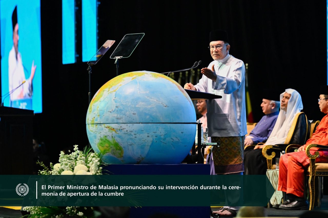 Fotos de la tercera Cumbre internacional de líderes religiosos, con la participación del Secretario General, Presidente del Consejo de Ulemas, el Sheij Dr. Mohammed Al-Issa como orador principal en la ceremonia de apertura