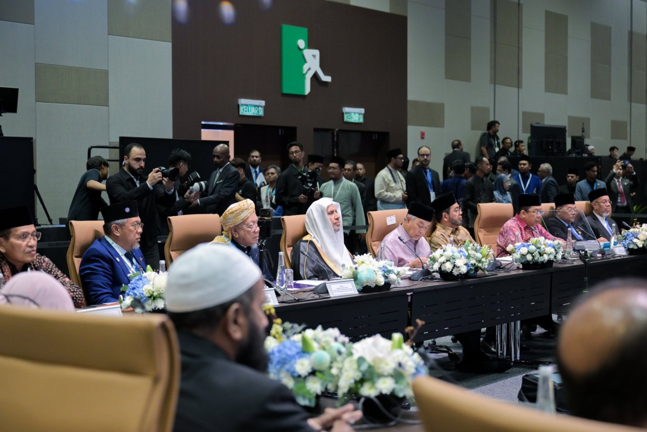 صورٌ من تدشين معالي الأمين العام، رئيسُ هيئة علماء المسلمين، فضيلةُ الشيخ د. ⁧‫محمد العيسى‬⁩‬⁩ الملتقى الرابع لمجلس علماء آسيان